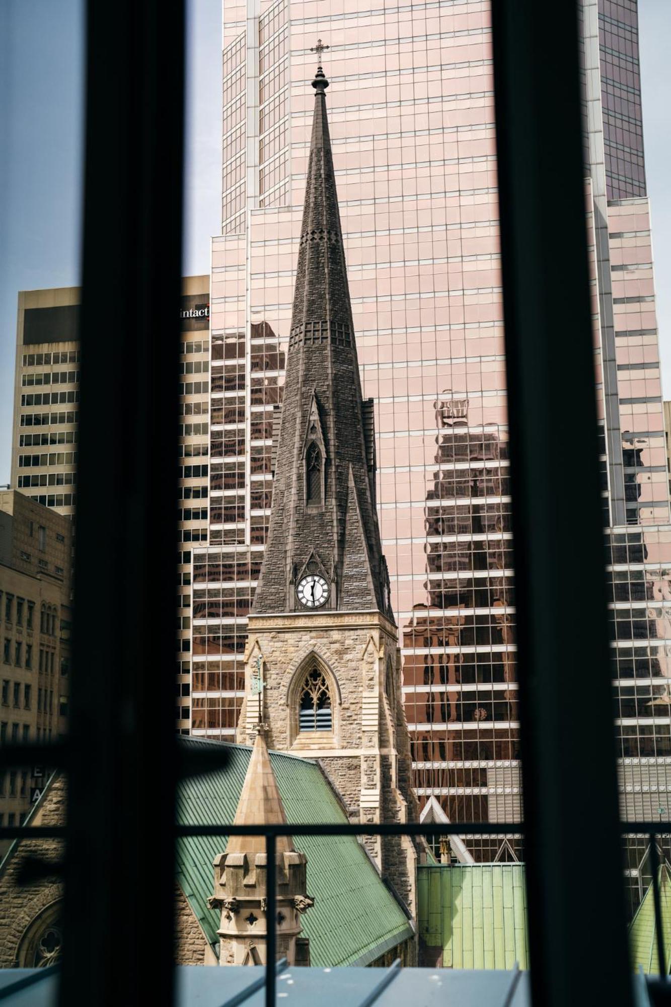 Hotel Birks Montreal Exterior foto The bell tower of St Andrew's Church, Perth
