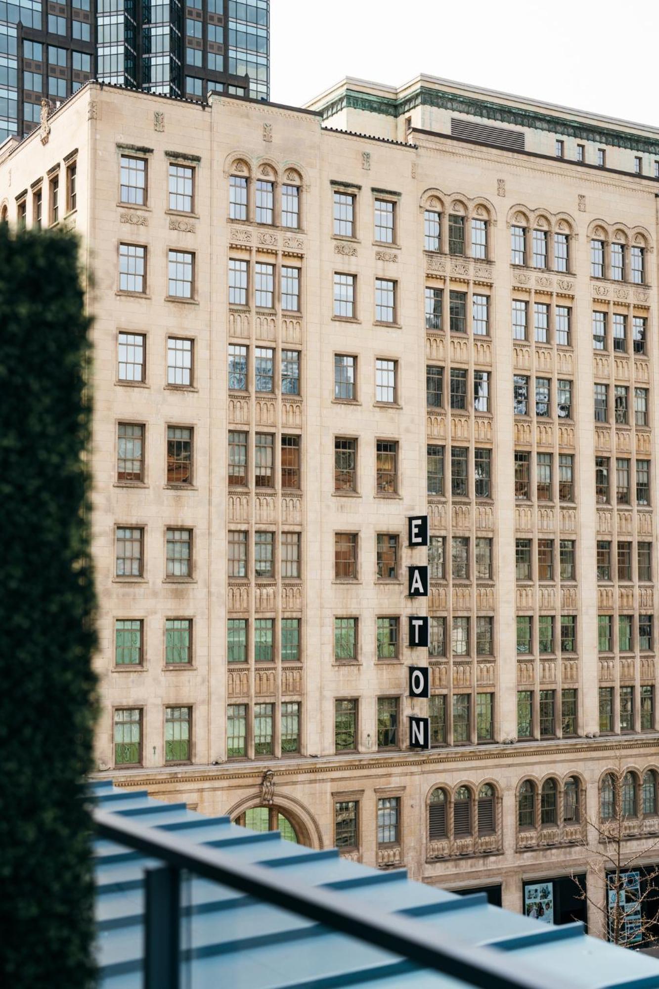 Hotel Birks Montreal Exterior foto The Eaton's Building in 2008