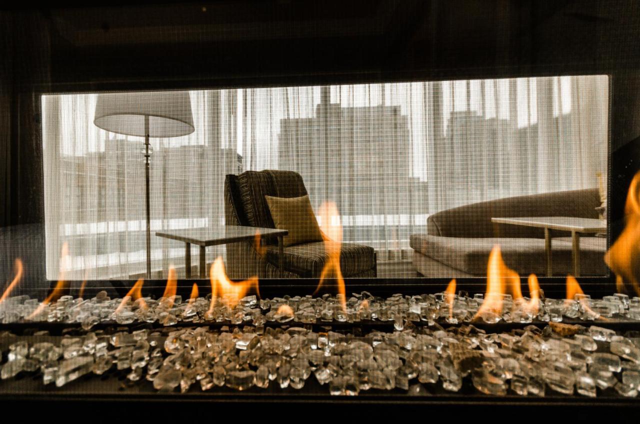 Hotel Birks Montreal Exterior foto A fireplace with ethanol fuel