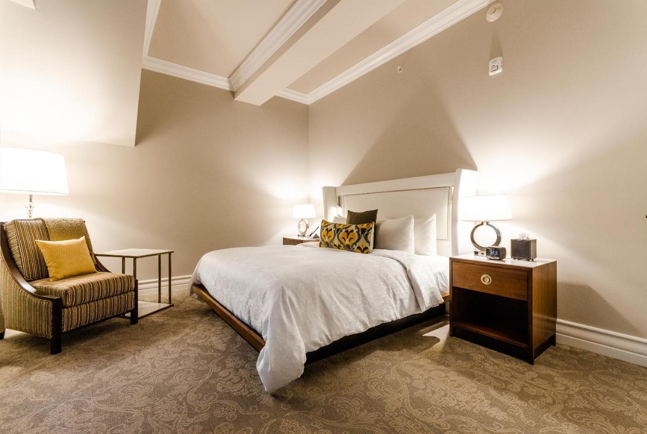 Hotel Birks Montreal Exterior foto A guest room at the Hotel Commonwealth