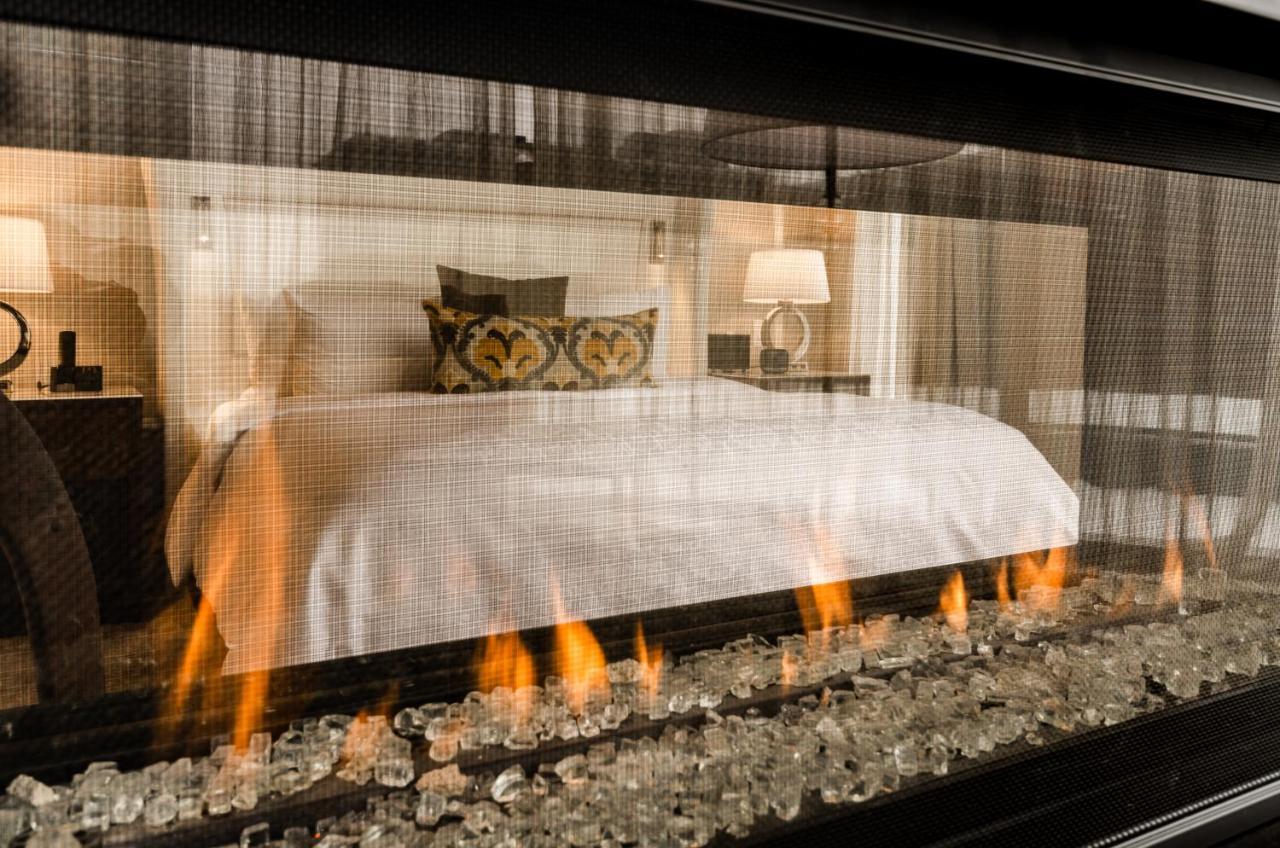 Hotel Birks Montreal Exterior foto A fireplace with a glass screen